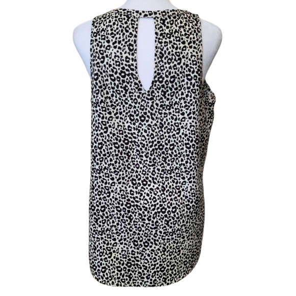 Old Navy Sleeveless Blouse V-Neck - Picture 2 of 5